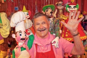 Bob-Baker-and-marionettes-600x400