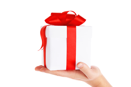 Last-minute beauty gifts for men & women