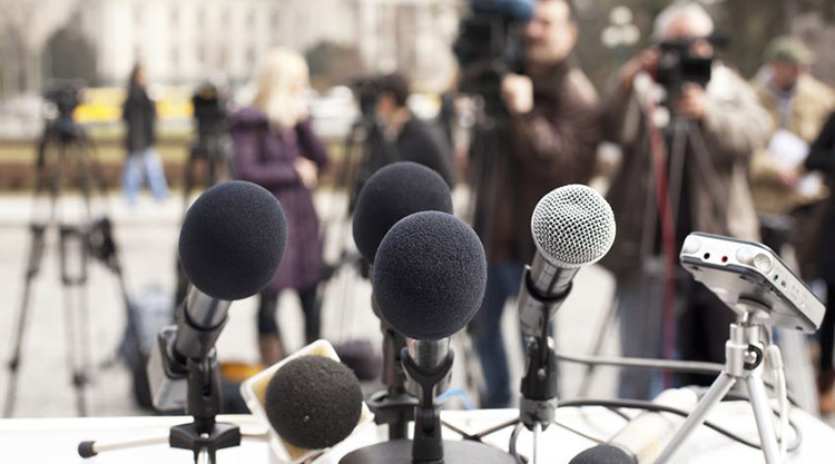 Learn to be as smooth as the guys on the 6 o’clock news & discover the secret behind many of the most successful speakers