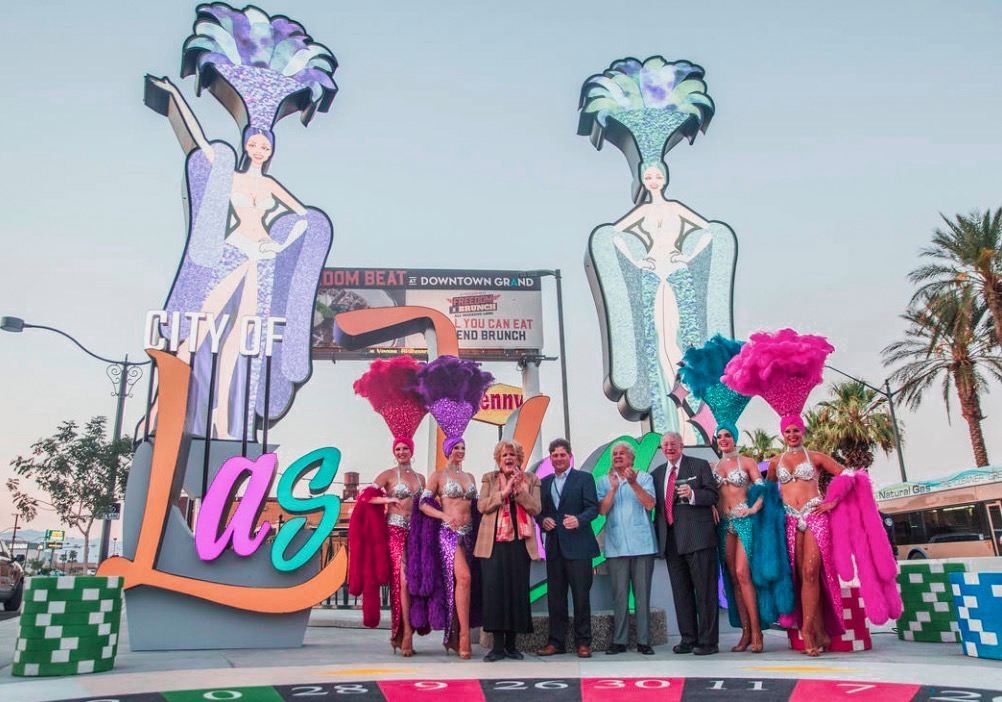 Las Vegas Introduces an All New Sign that is Drawing Attraction from Tourists