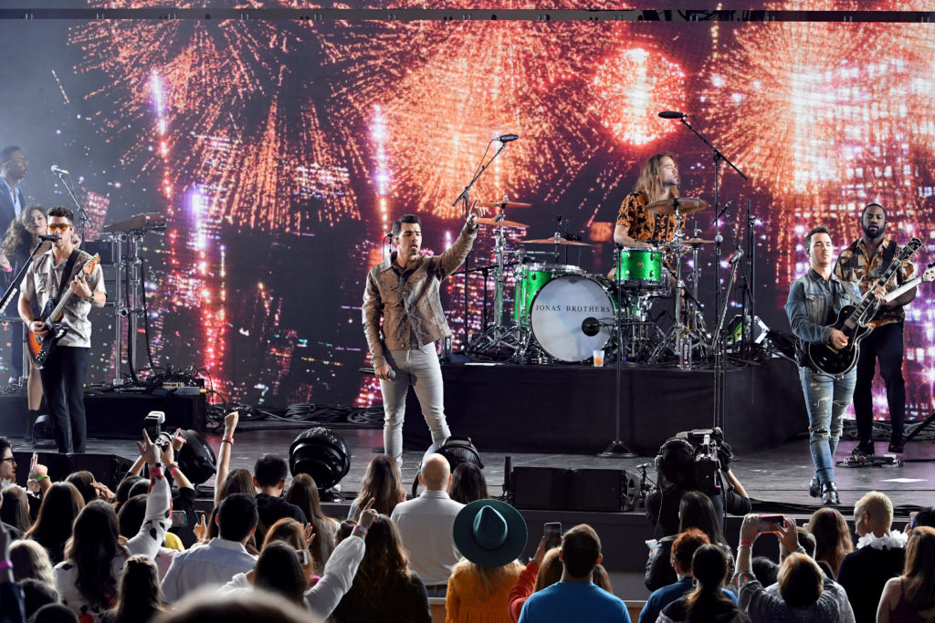 Billboard Chart Toppers Taylor Swift, Billie Eilish & More Bring in Over $135,000 for the American Cancer Society at the Hollywood Bowl