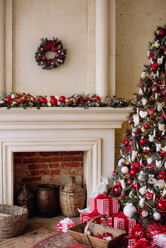 NEW SCHOOL TIPS FOR PRESERVING OLD SCHOOL HOLIDAY TRADITIONS AND VALUES THIS YEAR